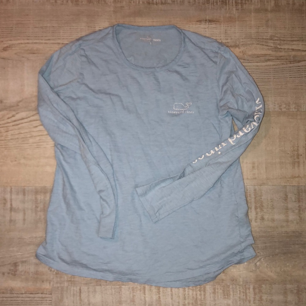 light blue vineyard vines tee